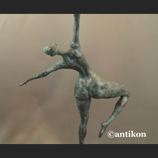 Rzeźba nowoczesna z brązu modernistyczna Tancerka 