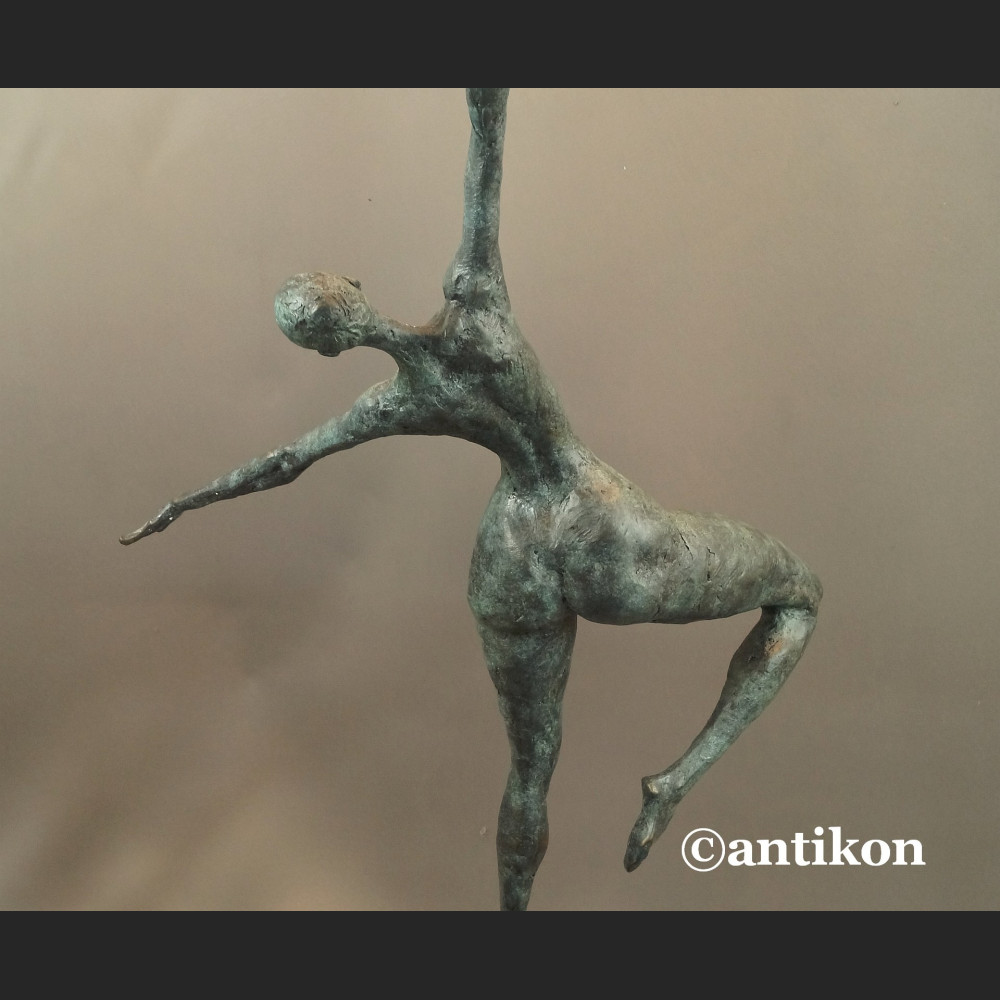 Rzeźba nowoczesna z brązu modernistyczna Tancerka 