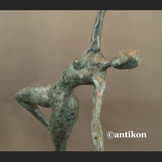 Rzeźba nowoczesna z brązu modernistyczna Tancerka 