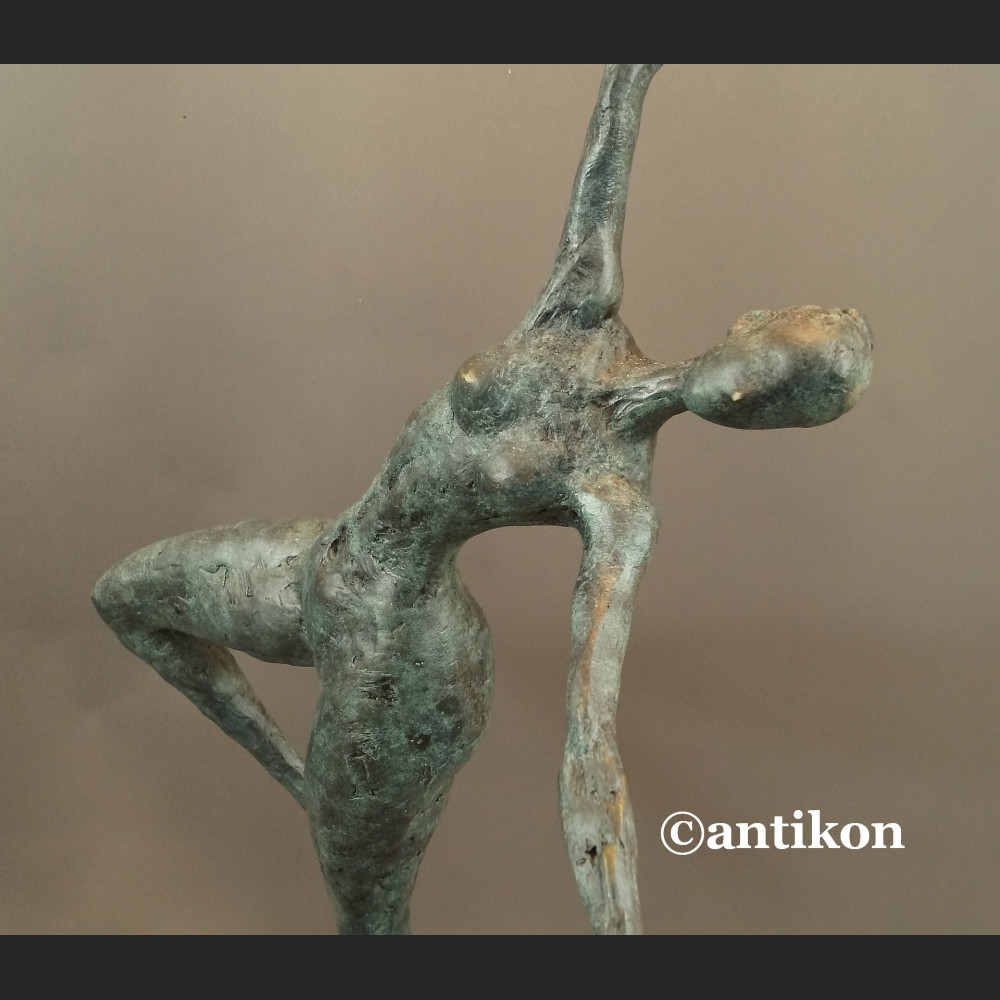 Rzeźba nowoczesna z brązu modernistyczna Tancerka 