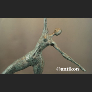 Rzeźba nowoczesna z brązu modernistyczna Tancerka 