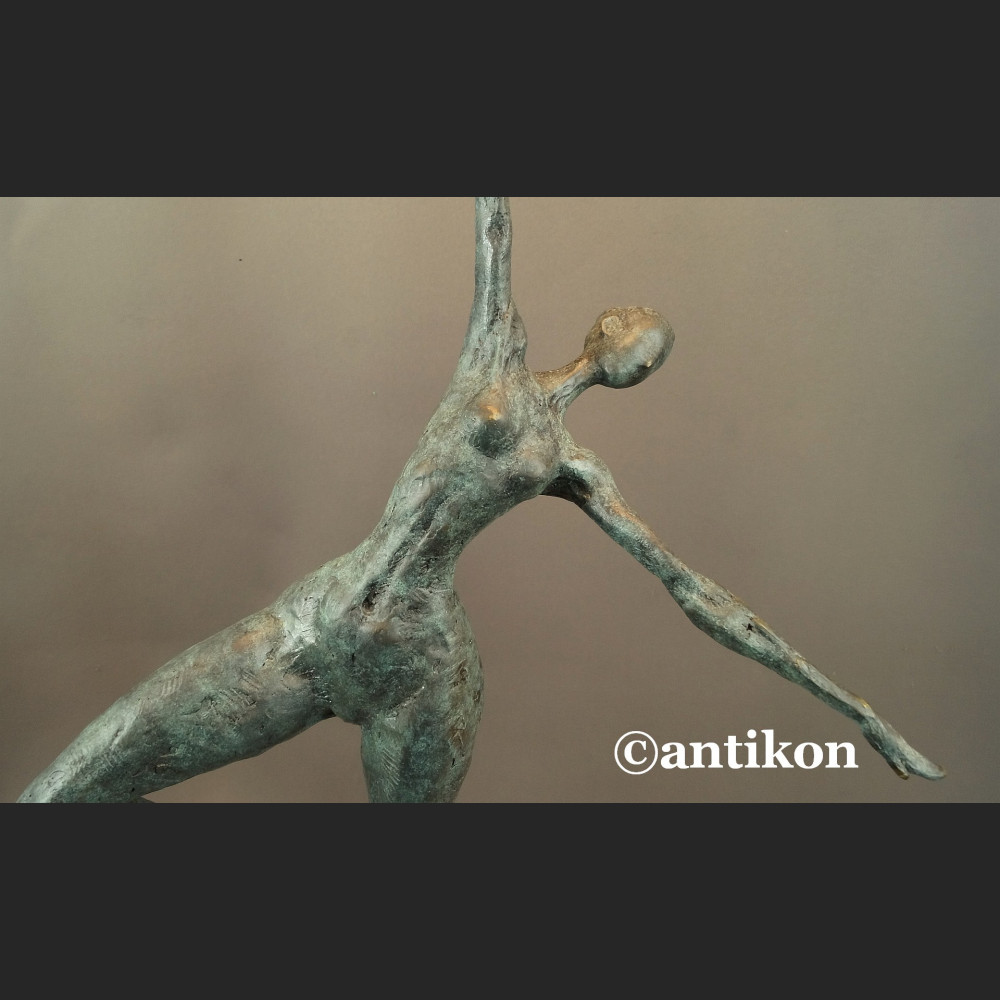 Rzeźba nowoczesna z brązu modernistyczna Tancerka 