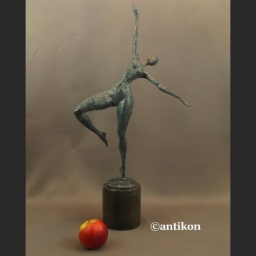 Rzeźba nowoczesna z brązu modernistyczna Tancerka