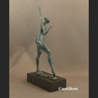 Rzeźba nowoczesna Tancerka duża figura z brązu 