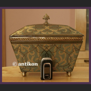 Porcelana z brązem wielka zielona szkatuła art deco