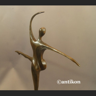 Rzeźba nowoczesna modernistyczna Modelka  Rzeźba nowoczesna modernistyczna Modelka