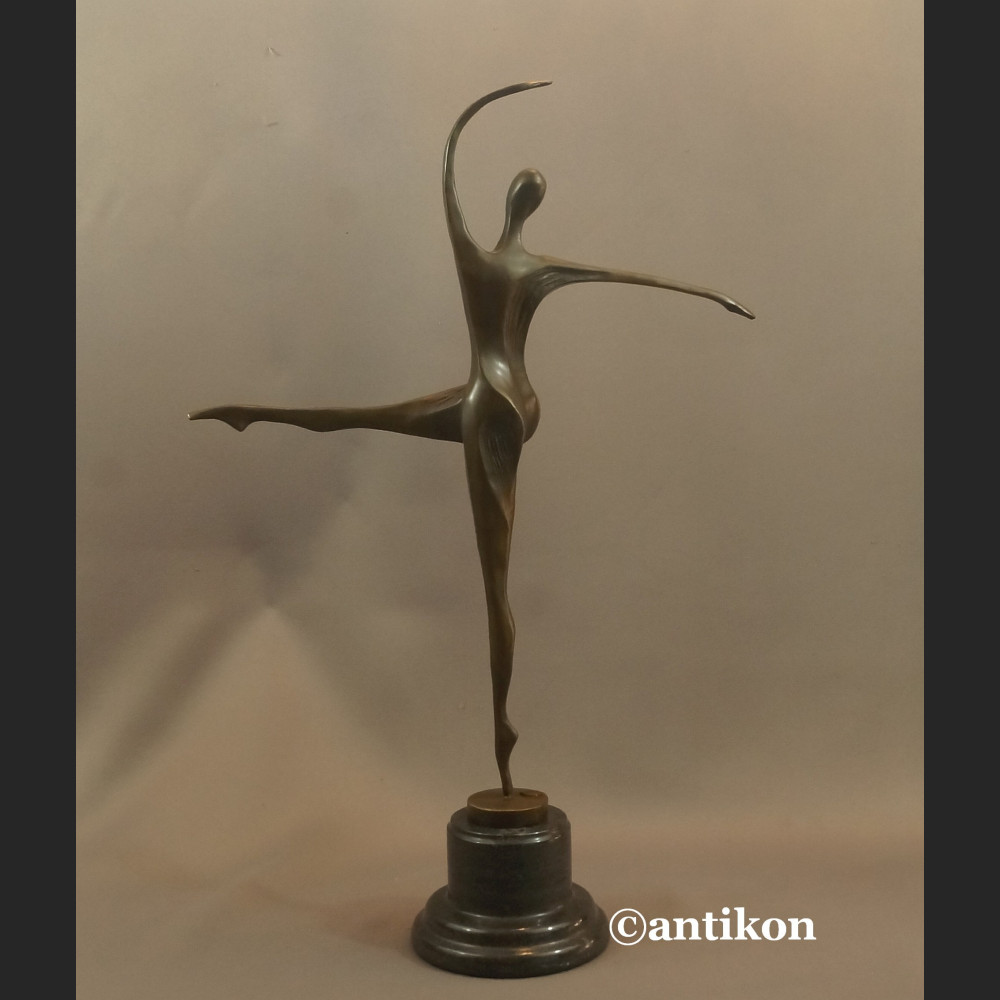 Rzeźba nowoczesna modernistyczna Modelka  Rzeźba nowoczesna modernistyczna Modelka