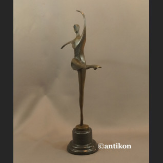 Rzeźba nowoczesna modernistyczna Modelka  Rzeźba nowoczesna modernistyczna Modelka