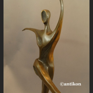 Rzeźba nowoczesna modernistyczna Modelka  Rzeźba nowoczesna modernistyczna Modelka