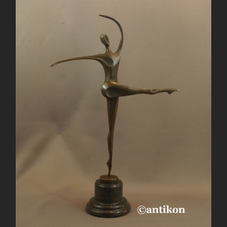 Rzeźba nowoczesna modernistyczna Modelka  Rzeźba nowoczesna modernistyczna Modelka