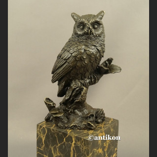 Sowa rzeźba z brązu symbol mądrości i nauki 