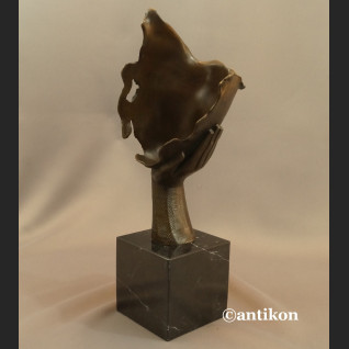 Rzeźba Zaduma z ręką fascynująca figura z brązu Rzeźba Zaduma z ręką fascynująca figura z brązu