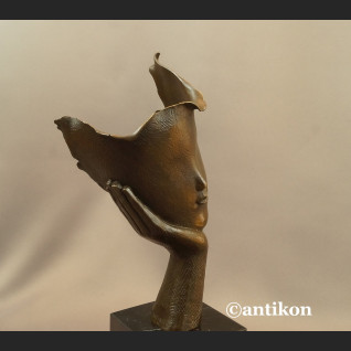 Rzeźba Zaduma z ręką fascynująca figura z brązu Rzeźba Zaduma z ręką fascynująca figura z brązu