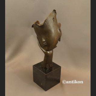 Rzeźba Zaduma z ręką fascynująca figura z brązu Rzeźba Zaduma z ręką fascynująca figura z brązu