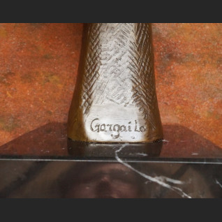 Rzeźba Zaduma z ręką fascynująca figura z brązu Rzeźba Zaduma z ręką fascynująca figura z brązu