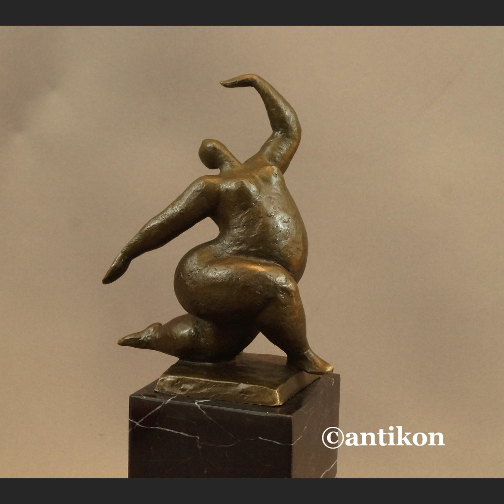 Rzeźba nowoczesna Akrobatka z brązu  Rzeźba nowoczesna Akrobatka z brązu