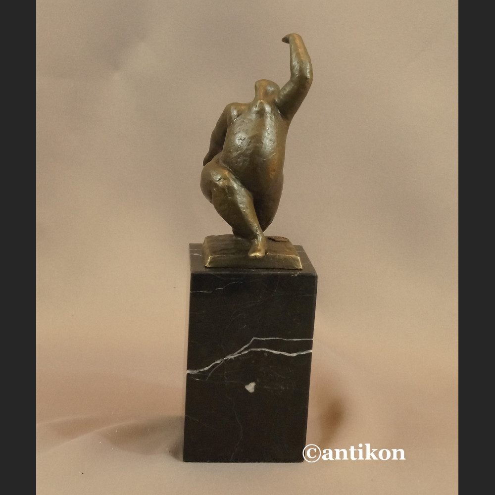 Rzeźba nowoczesna Akrobatka z brązu  Rzeźba nowoczesna Akrobatka z brązu