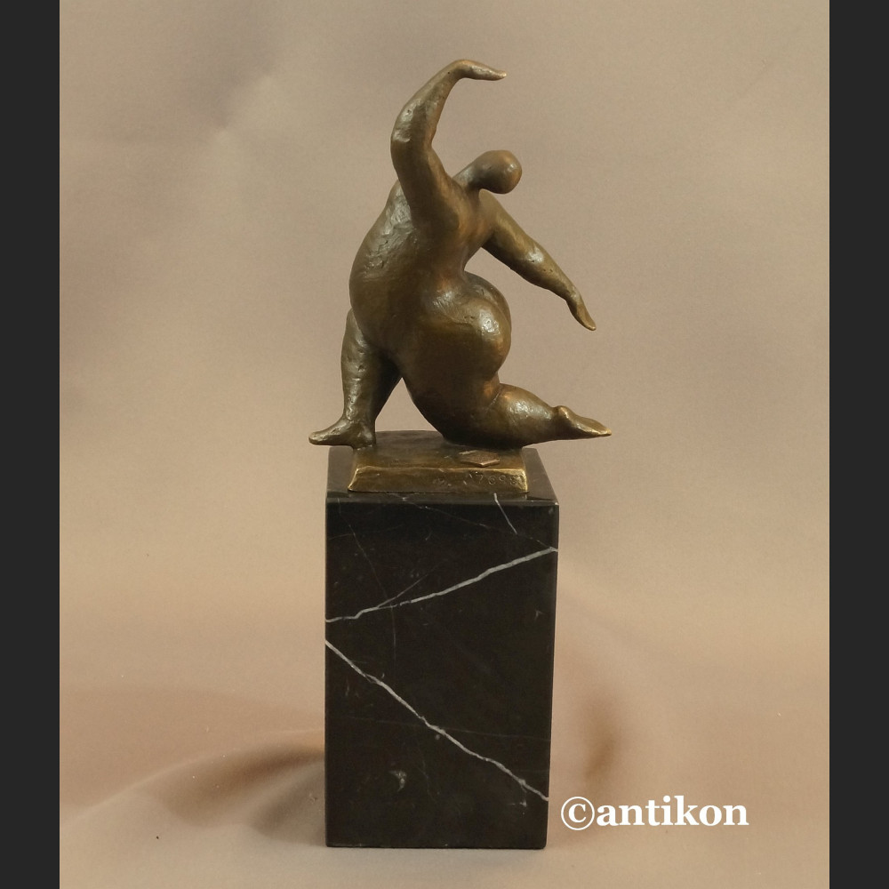 Rzeźba nowoczesna Akrobatka z brązu  Rzeźba nowoczesna Akrobatka z brązu