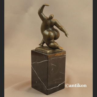 Rzeźba nowoczesna Akrobatka z brązu  Rzeźba nowoczesna Akrobatka z brązu