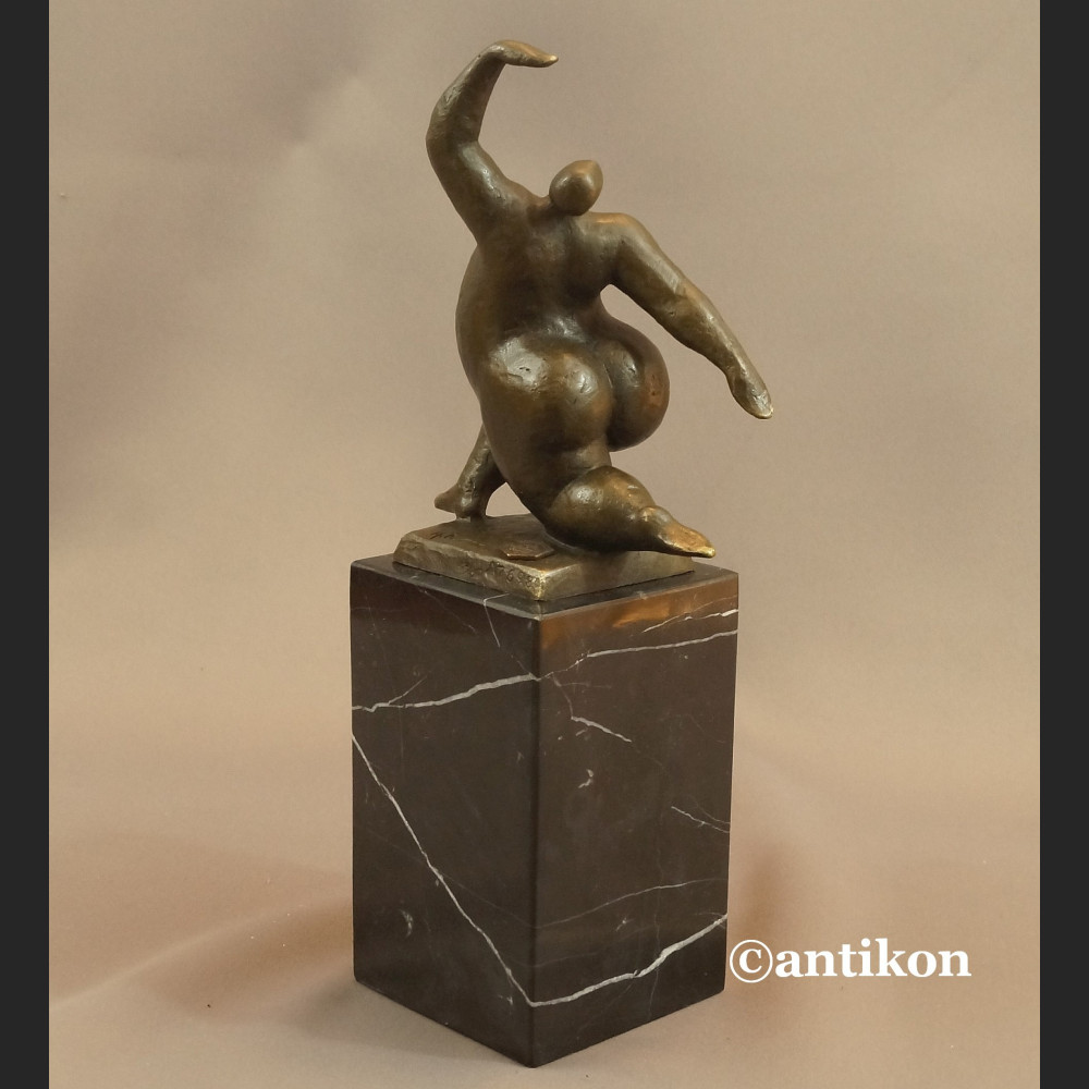 Rzeźba nowoczesna Akrobatka z brązu  Rzeźba nowoczesna Akrobatka z brązu