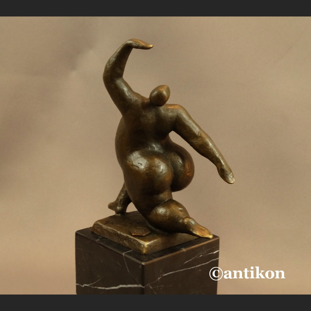 Rzeźba nowoczesna Akrobatka z brązu  Rzeźba nowoczesna Akrobatka z brązu