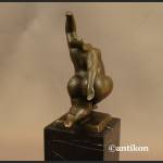 Rzeźba nowoczesna Akrobatka z brązu