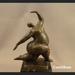 Rzeźba nowoczesna Akrobatka z brązu  Rzeźba nowoczesna Akrobatka z brązu