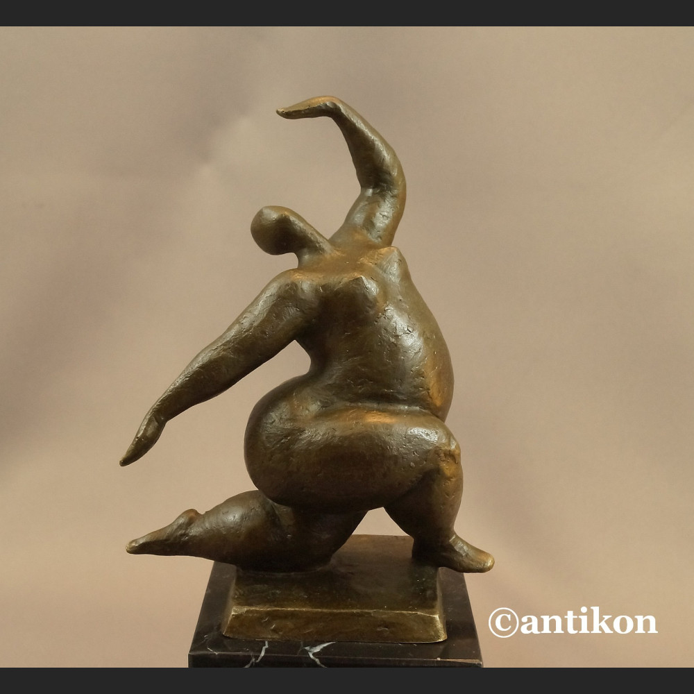 Rzeźba nowoczesna Akrobatka z brązu  Rzeźba nowoczesna Akrobatka z brązu