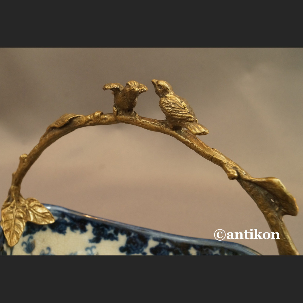 Patera koszyk wzór cebulowy porcelana z brązem Patera koszyk wzór cebulowy porcelana z brązem