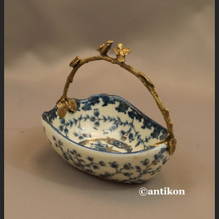 Patera koszyk wzór cebulowy porcelana z brązem Patera koszyk wzór cebulowy porcelana z brązem