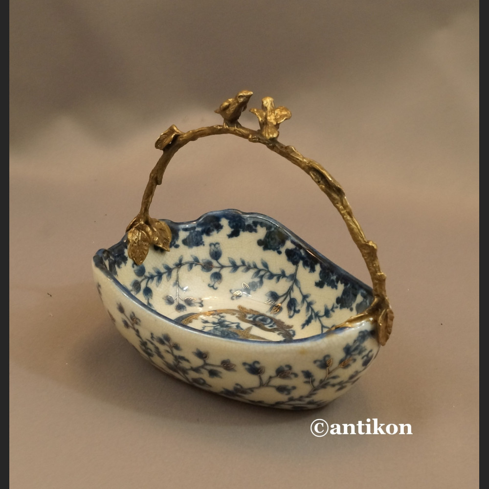 Patera koszyk wzór cebulowy porcelana z brązem Patera koszyk wzór cebulowy porcelana z brązem