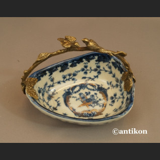 Patera koszyk wzór cebulowy porcelana z brązem Patera koszyk wzór cebulowy porcelana z brązem
