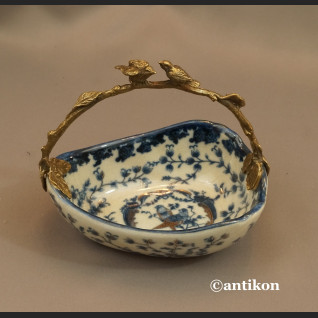 Patera koszyk wzór cebulowy porcelana z brązem Patera koszyk wzór cebulowy porcelana z brązem