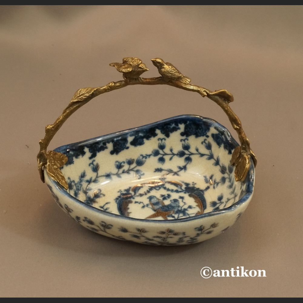 Patera koszyk wzór cebulowy porcelana z brązem Patera koszyk wzór cebulowy porcelana z brązem