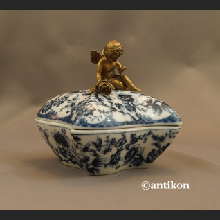 Szkatuła porcelanowa wzór cebulowy porcelana z aniołkiem 