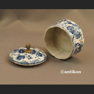 Szkatułka porcelanowa wzór cebulowy kobaltowy Szkatułka porcelanowa wzór cebulowy kobaltowy
