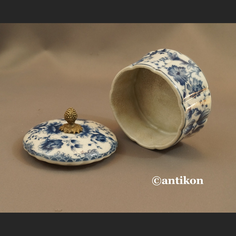 Szkatułka porcelanowa wzór cebulowy kobaltowy Szkatułka porcelanowa wzór cebulowy kobaltowy