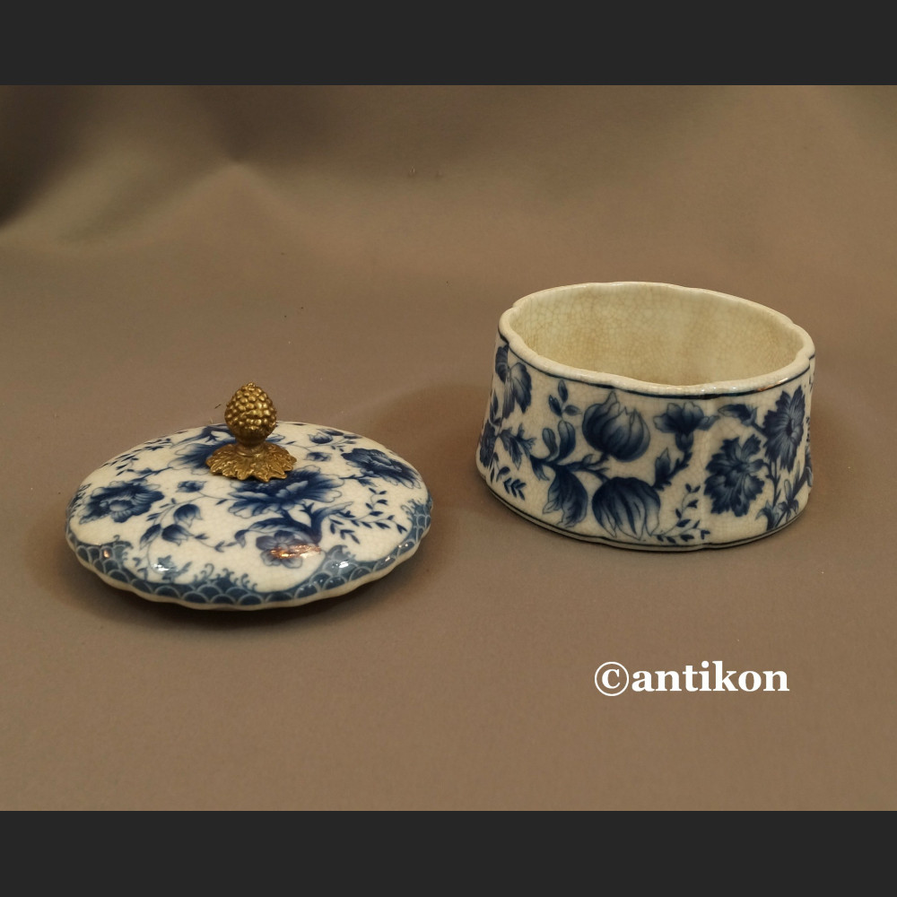 Szkatułka porcelanowa wzór cebulowy kobaltowy Szkatułka porcelanowa wzór cebulowy kobaltowy