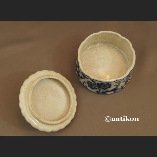 Szkatułka porcelanowa wzór cebulowy kobaltowy Szkatułka porcelanowa wzór cebulowy kobaltowy