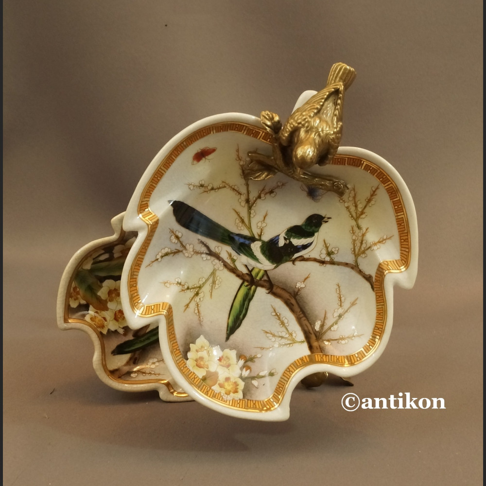 Patera  porcelanowa na łakocie z jaskółkami  Patera  porcelanowa na łakocie z jaskółkami