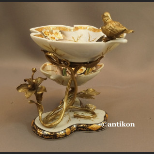 Patera  porcelanowa na łakocie z jaskółkami  Patera  porcelanowa na łakocie z jaskółkami