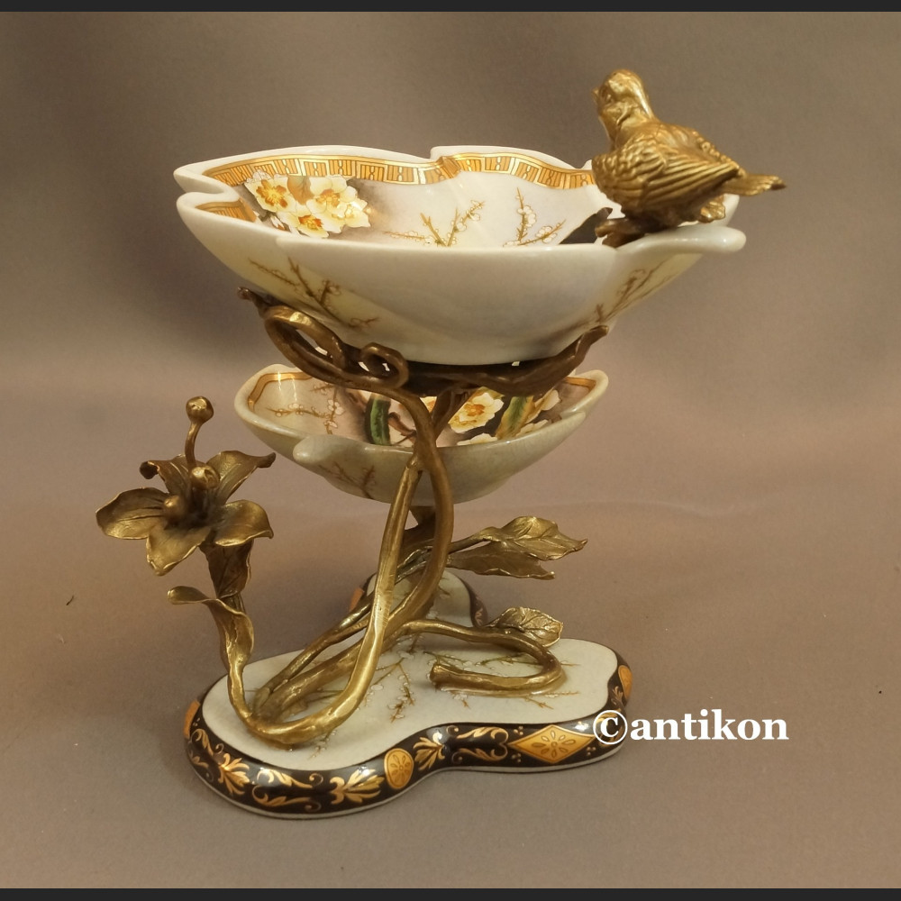 Patera  porcelanowa na łakocie z jaskółkami  Patera  porcelanowa na łakocie z jaskółkami