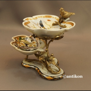 Patera  porcelanowa na łakocie z jaskółkami  Patera  porcelanowa na łakocie z jaskółkami