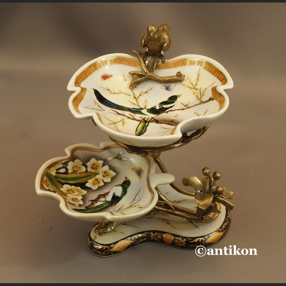 Patera  porcelanowa na łakocie z jaskółkami  Patera  porcelanowa na łakocie z jaskółkami