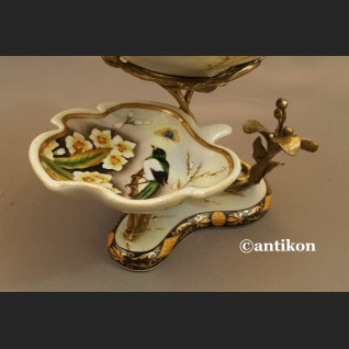 Patera  porcelanowa na łakocie z jaskółkami  Patera  porcelanowa na łakocie z jaskółkami