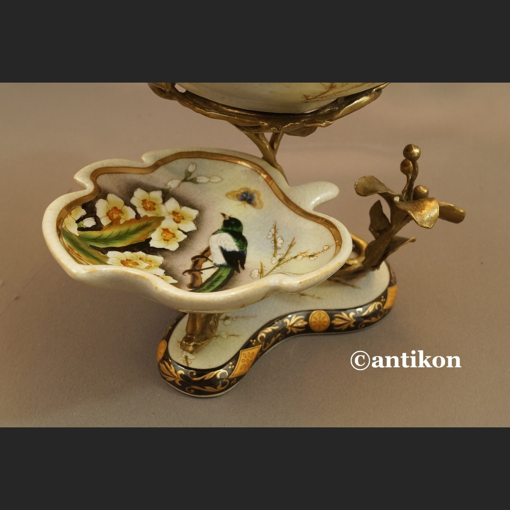 Patera  porcelanowa na łakocie z jaskółkami  Patera  porcelanowa na łakocie z jaskółkami