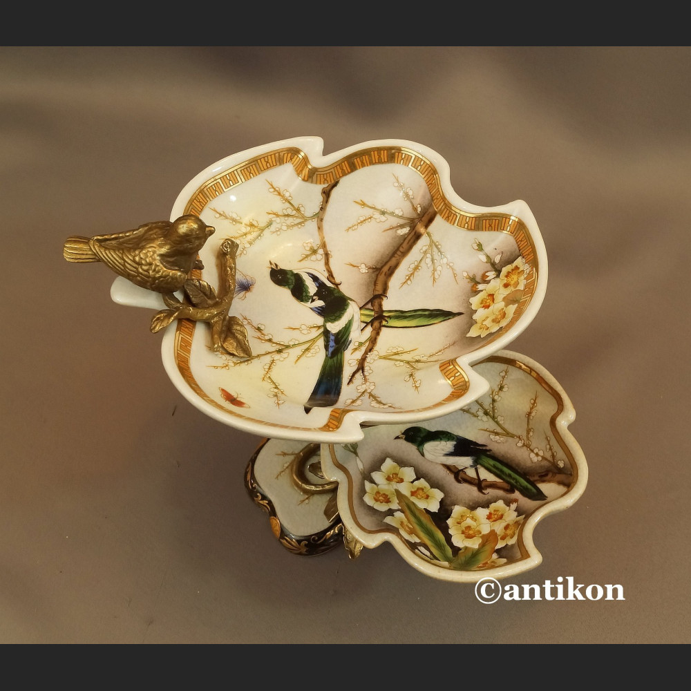 Patera  porcelanowa na łakocie z jaskółkami  Patera  porcelanowa na łakocie z jaskółkami