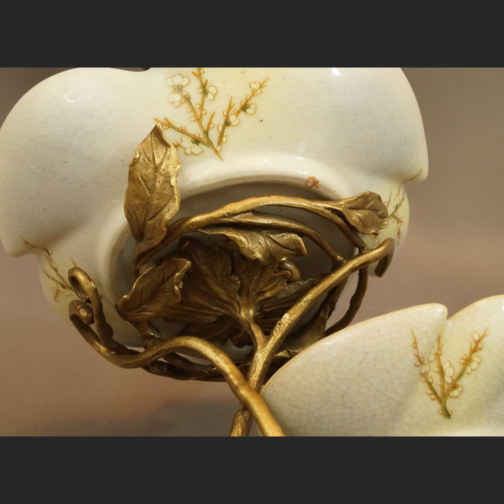 Patera  porcelanowa na łakocie z jaskółkami  Patera  porcelanowa na łakocie z jaskółkami