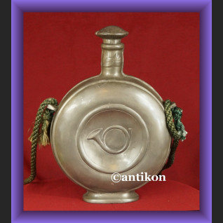 Wspaniała butelka z motywem myśliwskim piersiówka z cyny 