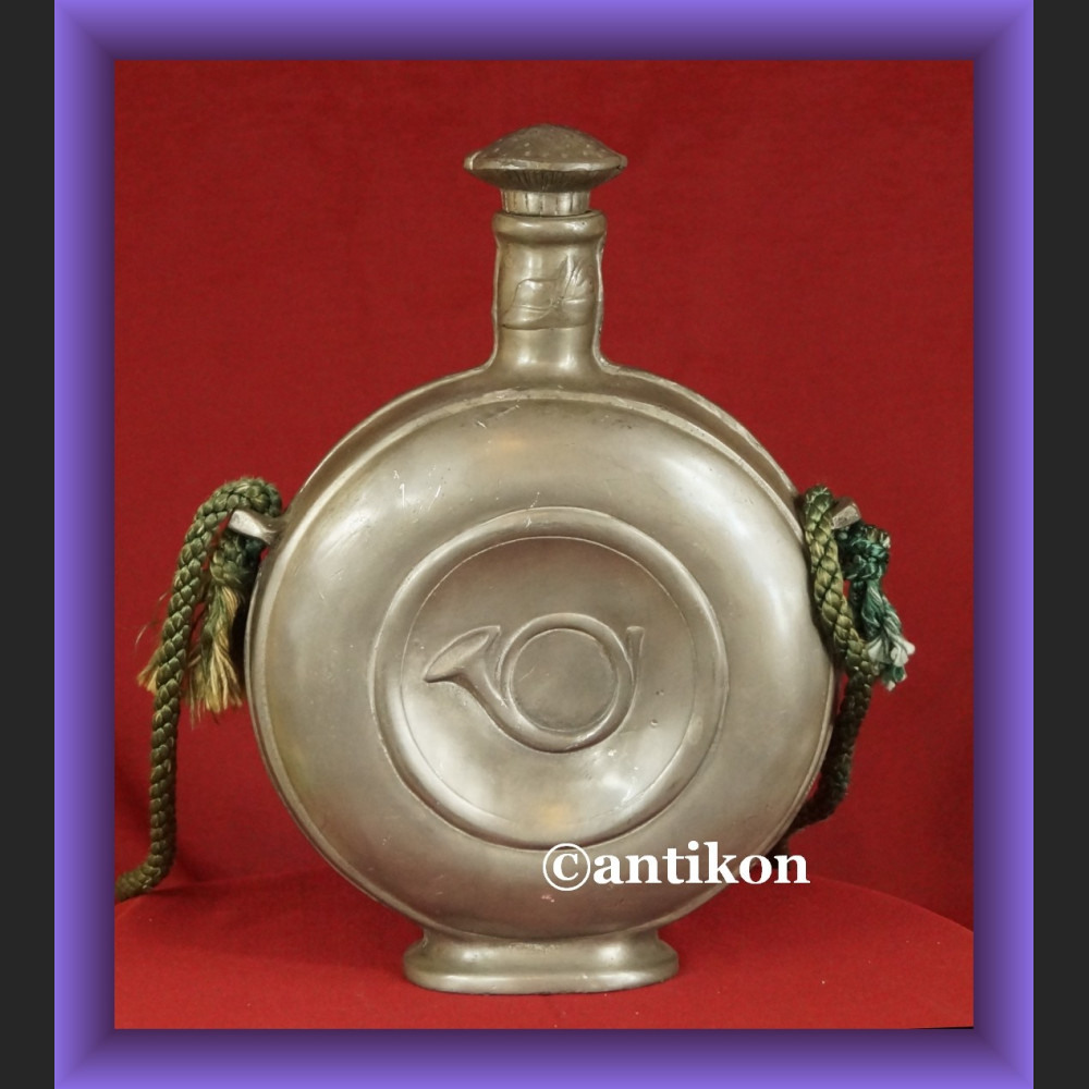 Wspaniała butelka z motywem myśliwskim piersiówka z cyny 